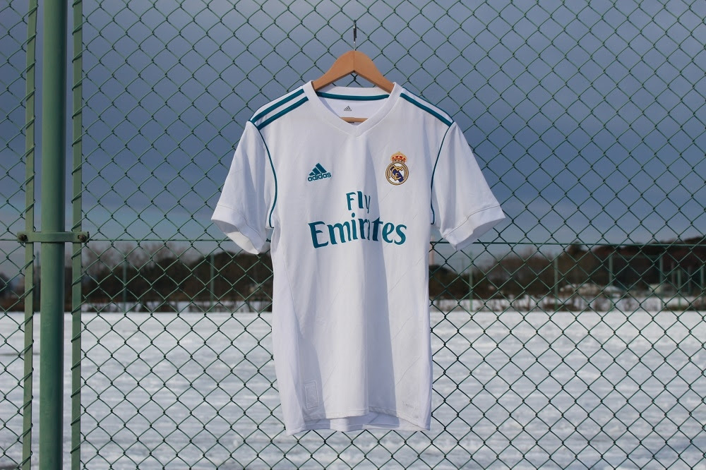 今シーズン一番売れているユニフォームはどこのチームだ ウェア アクセサリー Article Soccer Lounge サッカーラウンジ サッカーライフがより楽しくなるような新しいサッカースタイルマガジン