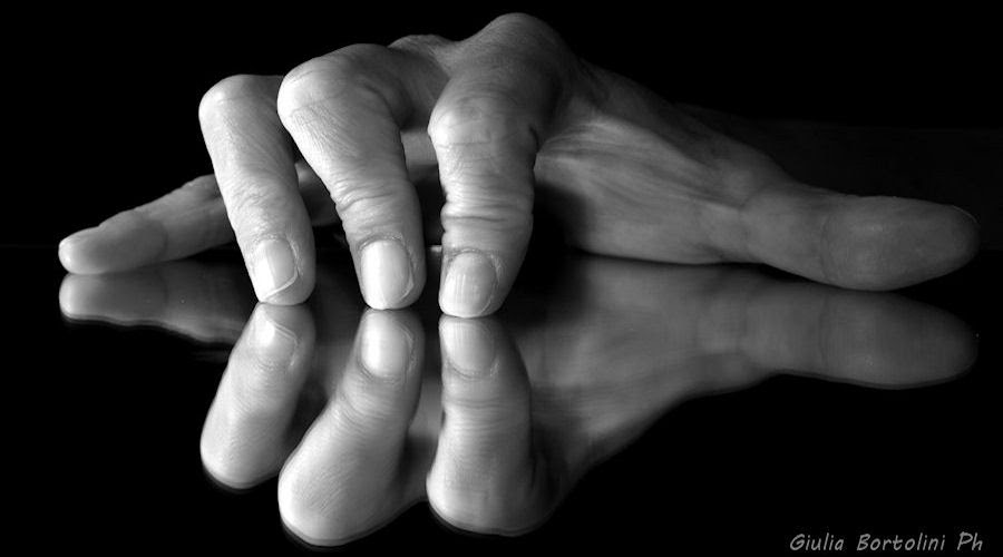 hand black white