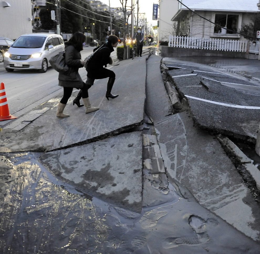 Gambar gempa dan Tsunami dijepun