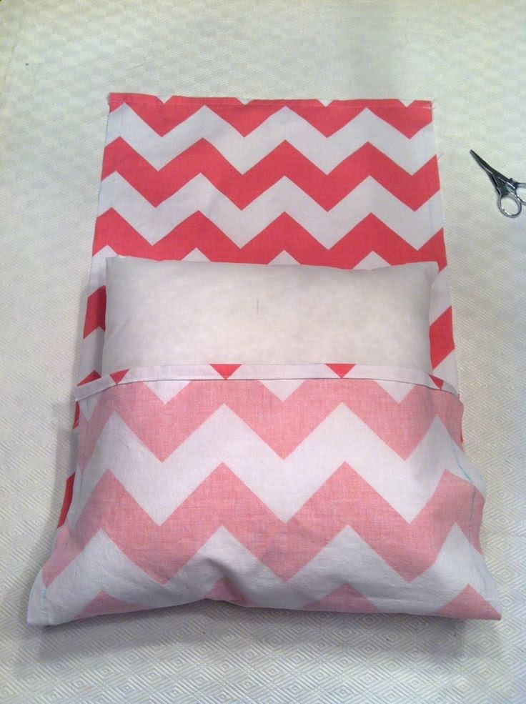 DIY pillow covers - Glad I saw this. I would have made this project unnecessarily difficult.