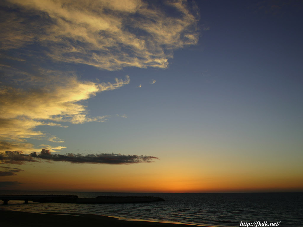 夕焼けの海岸 風景写真無料壁紙