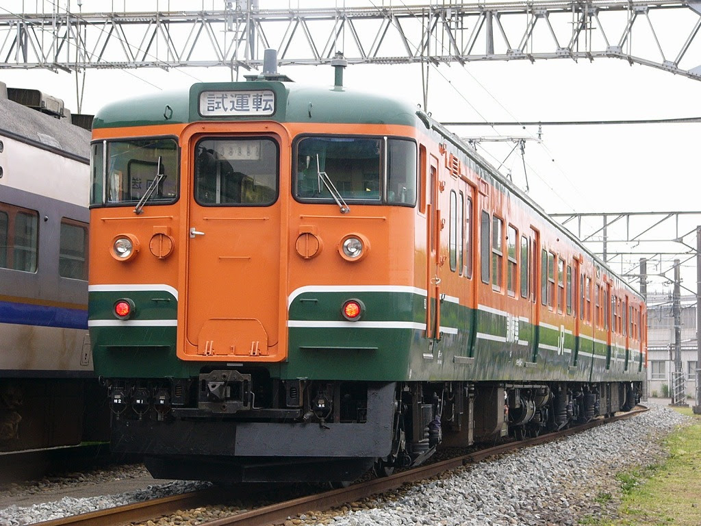 富山発金沢方面ゆき鈍行列車 12年08月