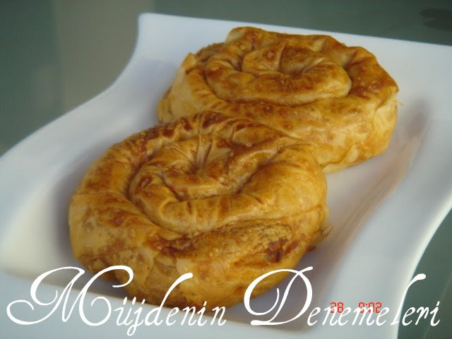 Kıymalı Gül Börek