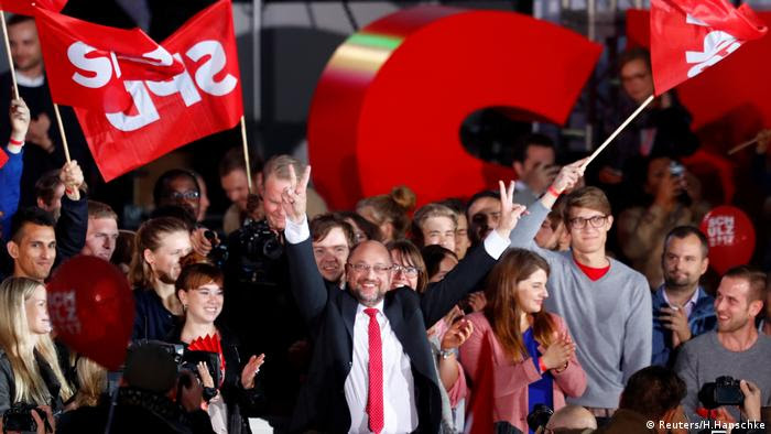 Wahlkampf der SPD Bayern mit Kanzlerkandidat Schulz (Reuters/H.Hanschke)