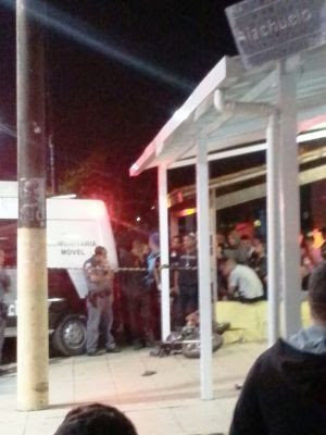 Acidente aconteceu no cruzamento da rua Riachuelo com a Padre Leonardo Nunes (Foto: G1)