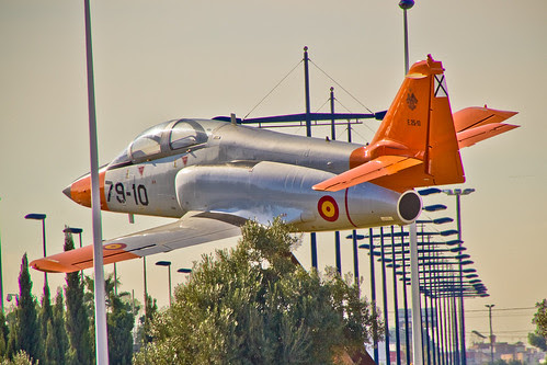 Volando bajo... un CASA C-101 -AVIOJET