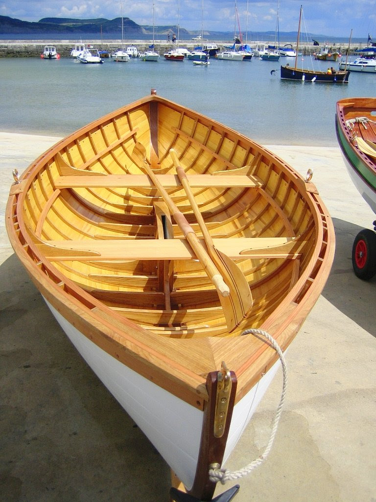 Charlie Hussey builds a modified peapod | intheboatshed.net