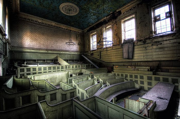 Urban Decay Photography (50 pics)