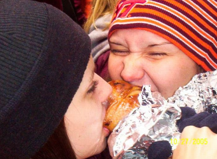 Girls with a Turkey Leg (37 pics)