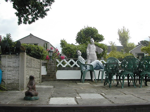 statues