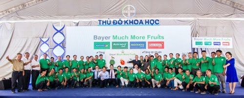 Các thành viên trồng cây xoài, thanh long và bưởi cùng đồng lòng phát triển ngành cây ăn quả tại Việt Nam.