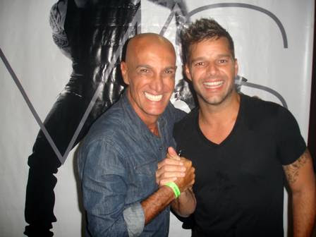 Atualmente, com o cantor Rick Martin: Amin é promoter e apresentador da Record