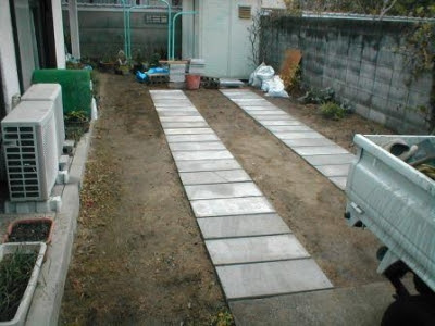 駐車場の拡張 コンクリート平板の敷き並べ 想いが叶う 集いで多能を活かす