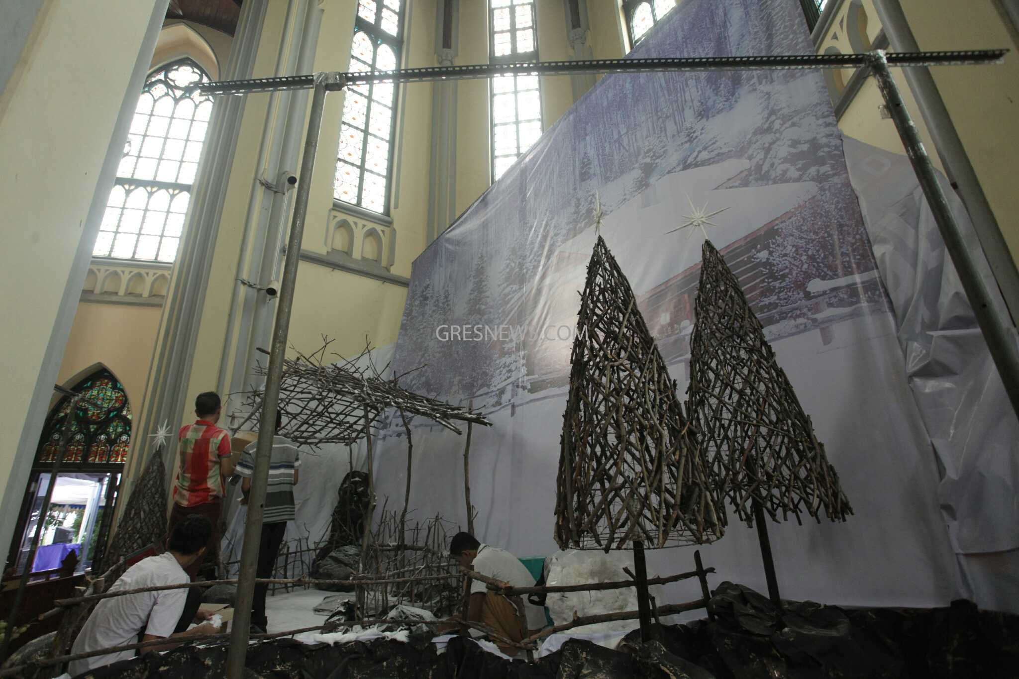 FOTO Dekorasi Gereja Katedral Sambut Natal FOTO Dekorasi Gereja Katedral Sambut Natal
