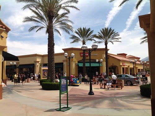 Desert Hills Premium Outlets