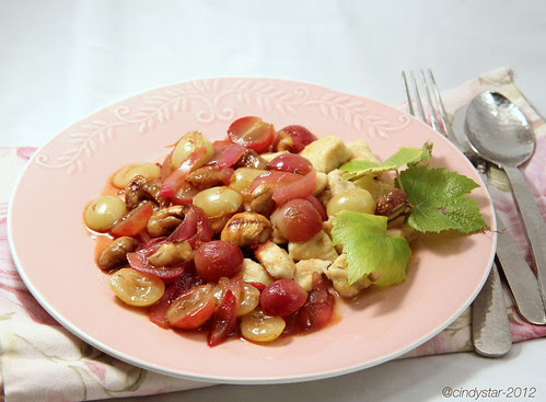 pollo in agrodolce con cipolle uva castagne