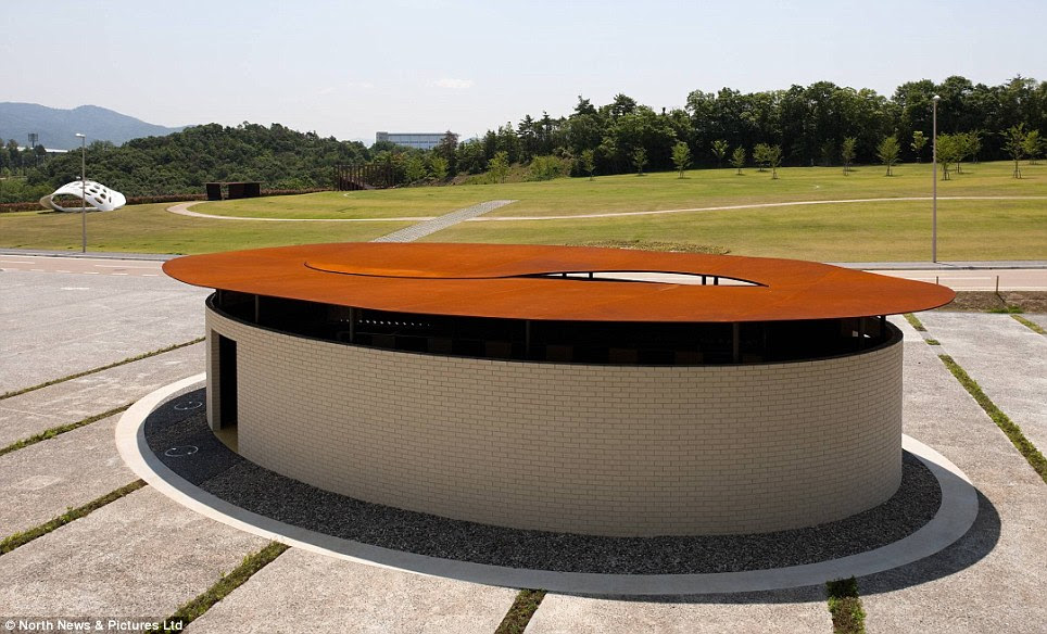 Rounded view: The curved Graviculture M toilet in Miki-City, Hyogo Prefecture, Japan, took the second spot after Australia