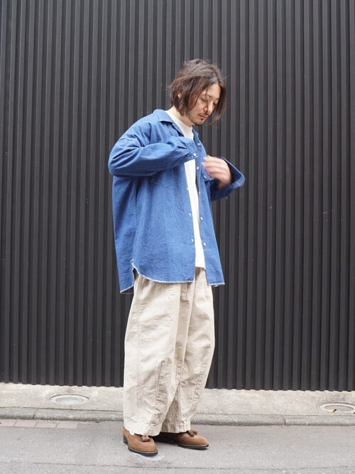 デニムシャツのメンズの夏の着こなし おすすめのデニムシャツも紹介