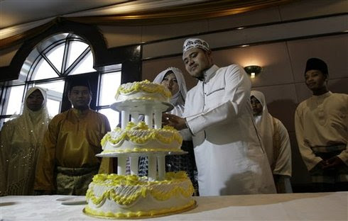 Malaysia Obedient Wives Club promotes marital sex - USATODAY.