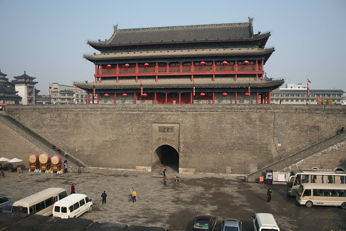 2011-11-18 - Xian - City wall - 12 - Ring wall - Entrance courtyard view