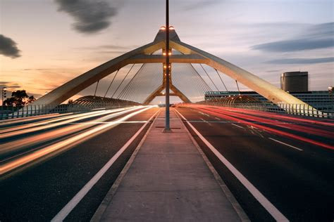 Con trenitalia e italo treno viaggi in totale comodità, raggiungi la tua destinazione in poco più di 4 ore con i treni frecciarossa e italo, puoi scegliere 15 partenze differenti ogni giorno e in più, puoi godere dei magnifici paesaggi senza stress. Stampe artistiche, quadri e poster con architettura, cittÃ 