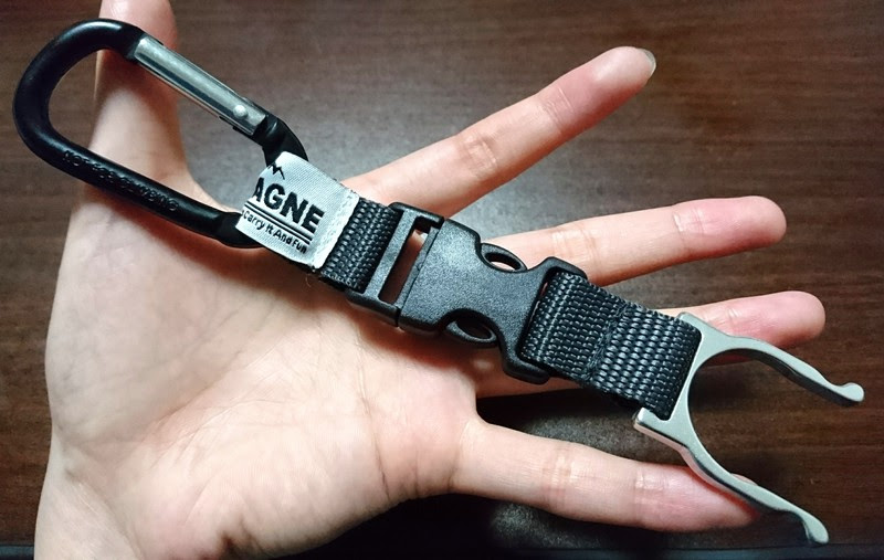 100均 バッグにつけてもok ペットボトルの持ち運びには ペットボトルホルダー が便利 澪 軌跡を描く