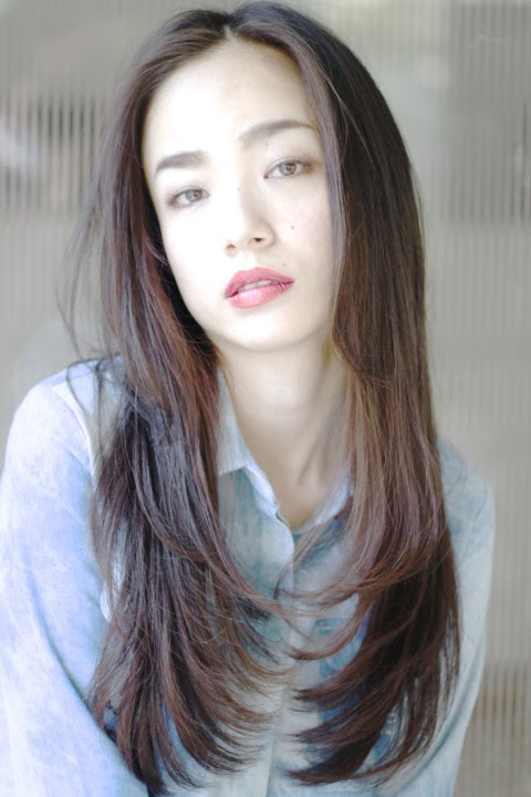 髪型 中村アン風 かきあげ前髪 大人の黒髪ロング マニッシュレディ Acqua