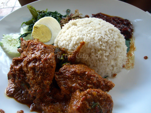 Nasi Lemak Rendang Ayam