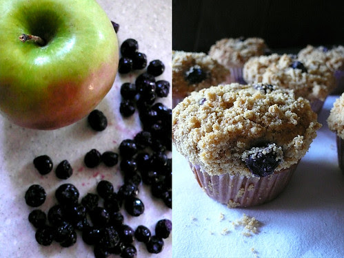 blueberry crumble muffin