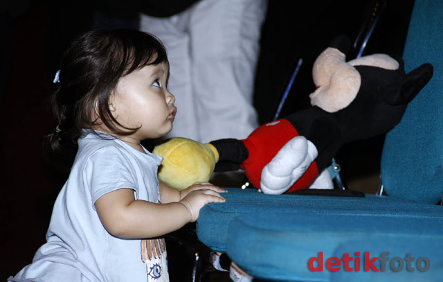 Keluarga Kecil Hanung dan Zaskia Mecca