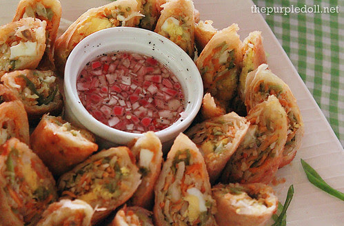 Sumpia with Garlic Vinegar Dip