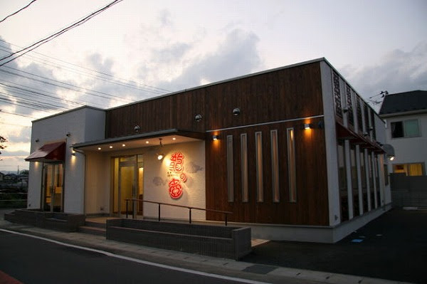 色分けされたオシャレな外観 施工事例 店舗 有限会社 高建ハウジング
