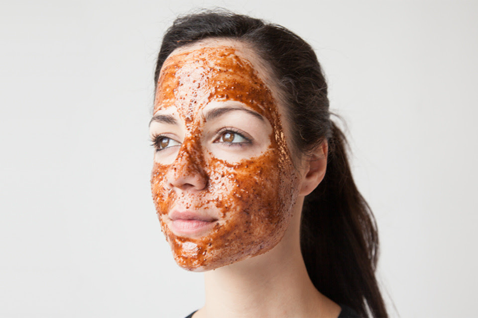 Get Rid of Stubborn Acne with Honey and Cinnamon Mask