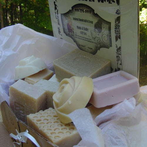 Packaged in a beautiful gift box, the set contains six regular bars of soap, an extra-large bar for the shower, two rosette soaps for the powder room and three bars for Baby's bath time. This wonderful set includes mild and gentle soaps both for mom and baby or for baby shower gift. 