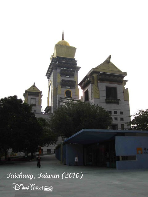 Chung Tai Chan Monastery 01