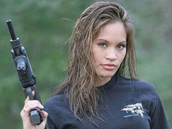 Girls with Guns (41 pics)