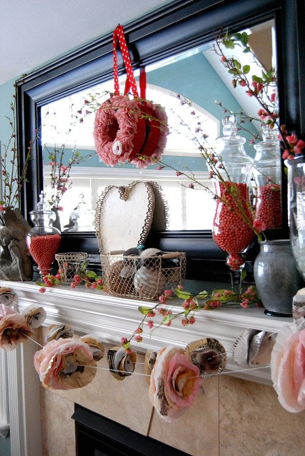 20 Gorgeous Valentine's Day Mantel Décor Ideas
