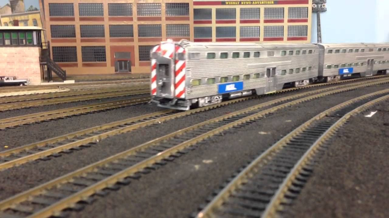 Inbound Metra at Union Station - HO Scale - YouTube