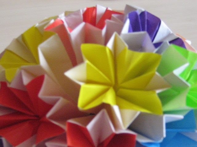七夕飾りの作り方をご紹介 折り紙で本格くす玉を作って飾ろう 専業主婦が感じた新しい発見や楽しみ