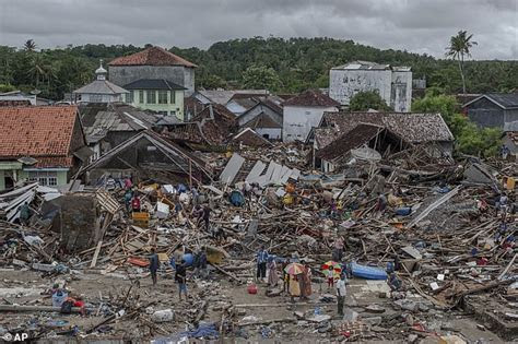 powerful  magnitude earthquake strikes indonesia