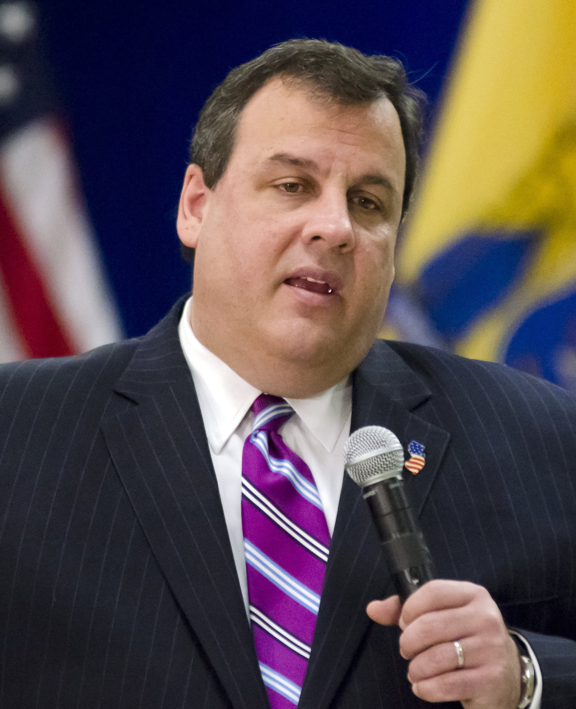 http://upload.wikimedia.org/wikipedia/commons/e/ee/Chris_Christie_at_townhall.jpg