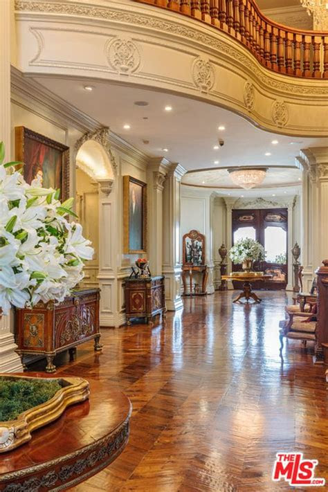 Bel air ist ein stadtteil von los angeles, der 1923 von alphonzo bell gegründet wurde. Bel Air's 48,000 Sq. Ft. 'Le BelvÃ©dÃ¨re' ChÃ¢teau Reduced to