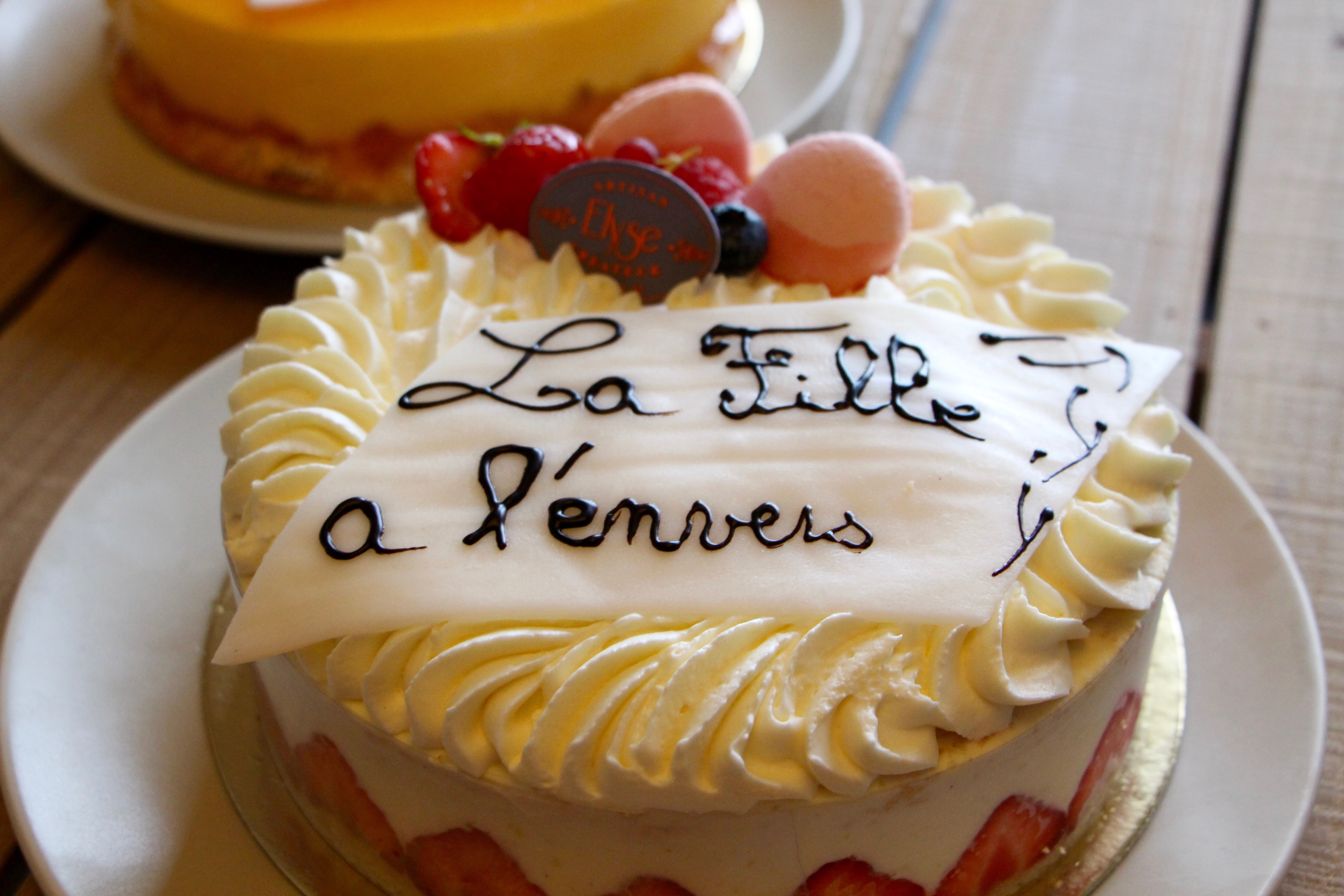 Anniversaire La Fille A L Envers Avec Les Gateaux D Elyse
