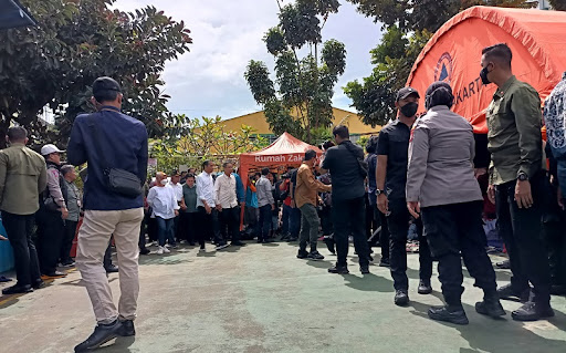 Presiden Jokowi Temui Pengungsi Kebakaran Depo Plumpang di RPTRA Rasela - 