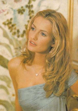 Karen Mulder Latest Celebrity Haircut