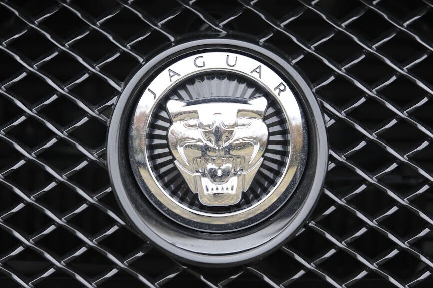 エンブレムに ジャガー を使用している自動車を知っていますか
