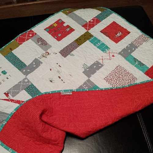 Little apples quilt done and done. It's been instantly being claimed by a gf for her littlest one ♡♡♡♡♡