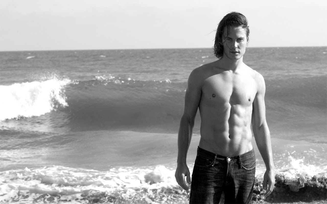 Taylor Kitsch - Wallpaper
