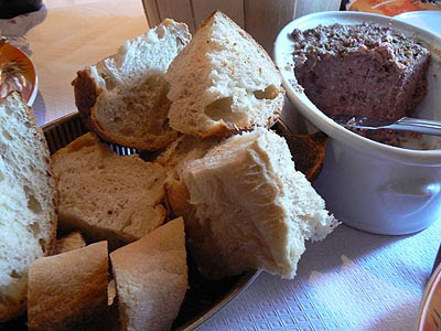 terrine et pain de campagne