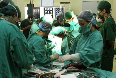 Phẫu thuật chuyển đốt ngón chân thành... ngón tay